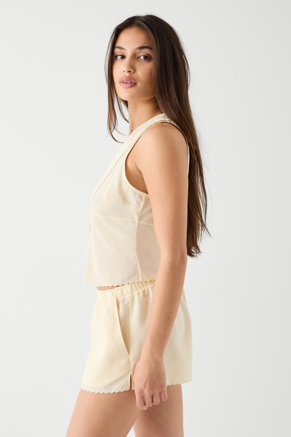 Farmhouse mini satin short macadamia pale yellow