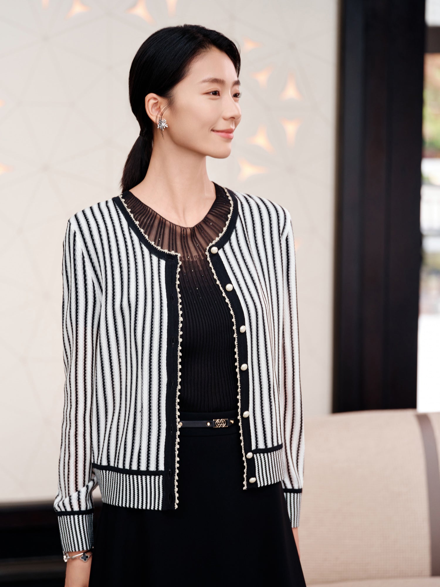Classic Straight-Cut Mulberry Silk Knit Cardigan | White/Black