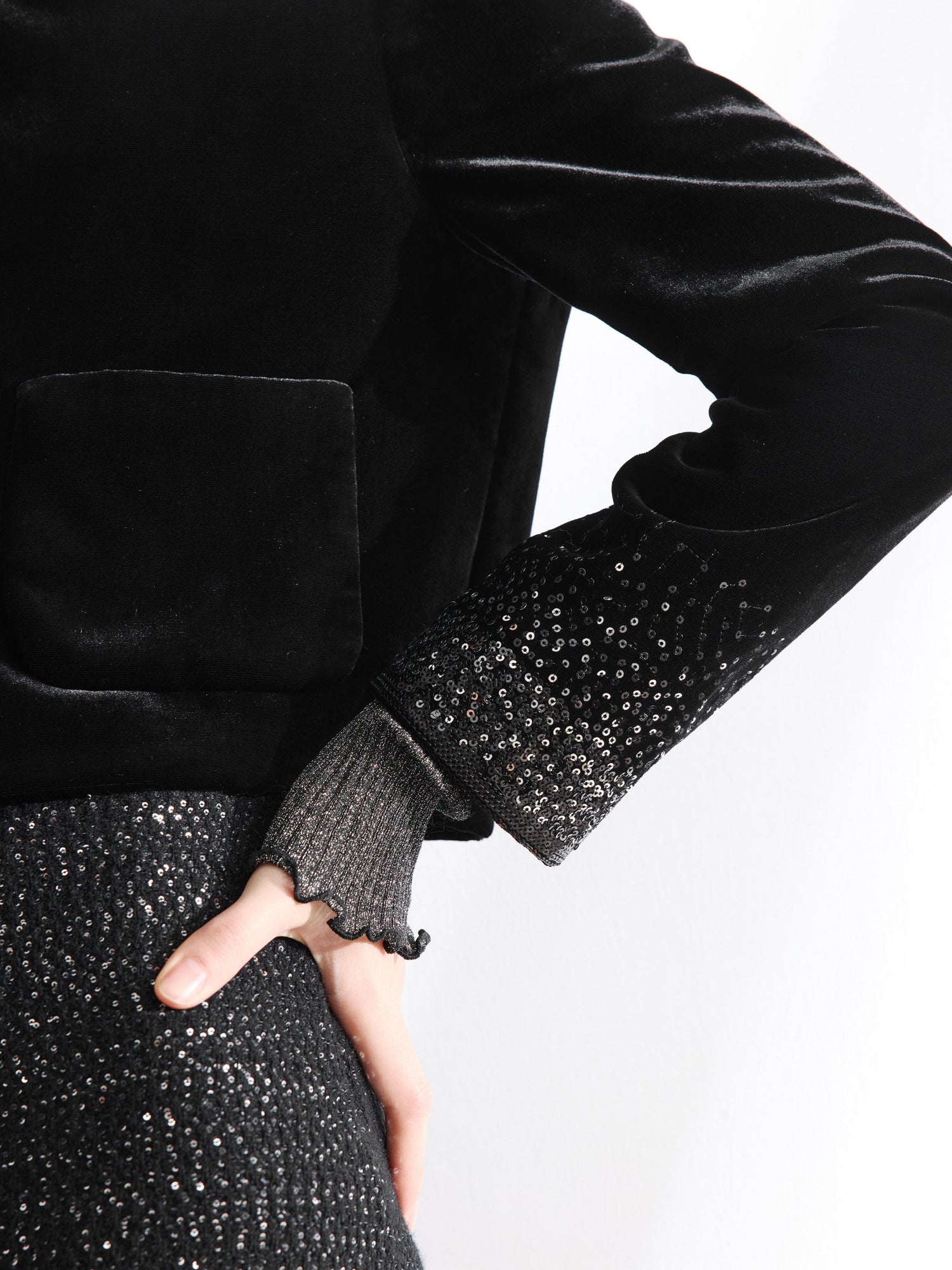 Button Closure Velvet Cropped Blazer | Black
