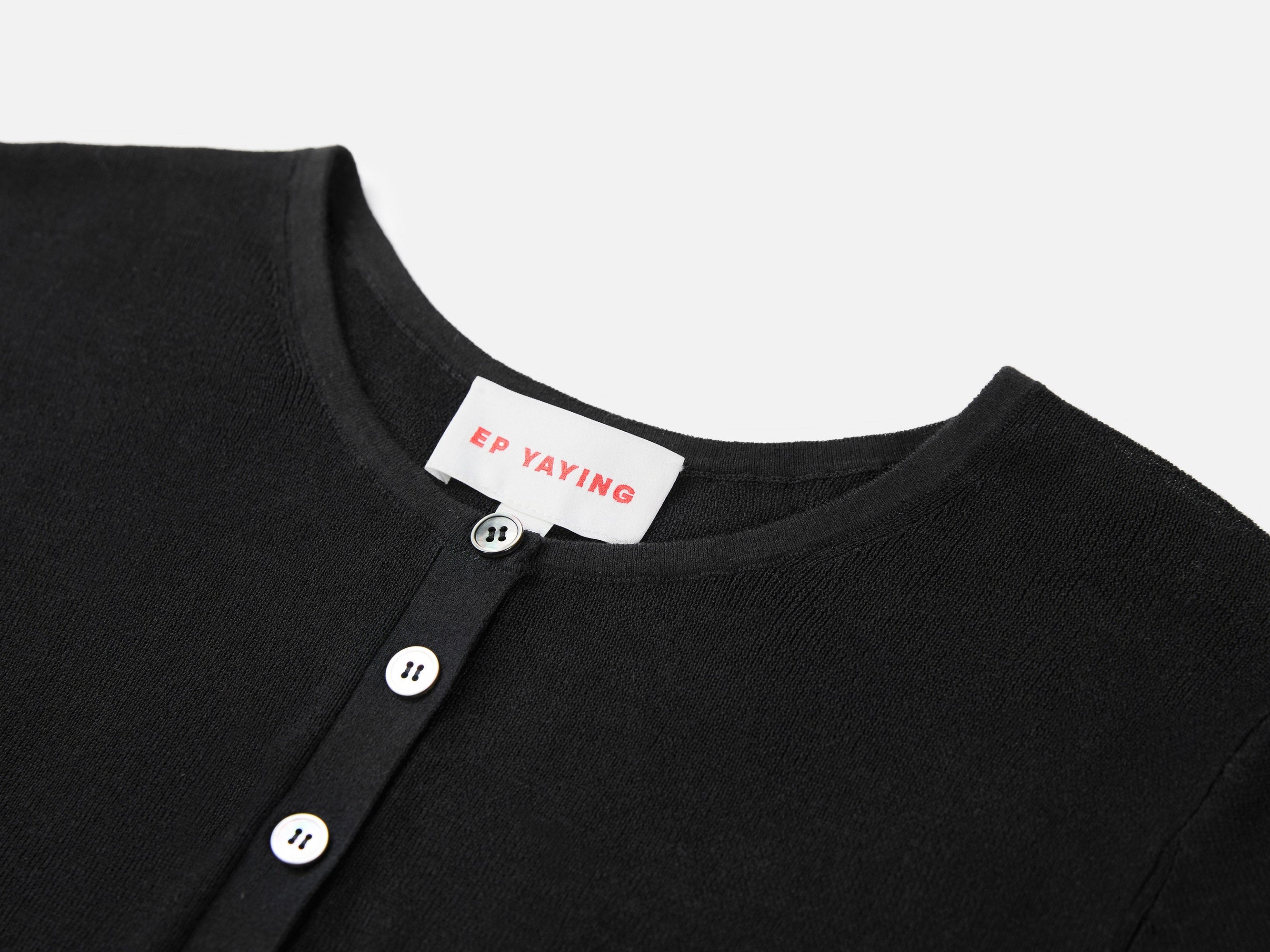 Slim round neck knit base sweater | Black