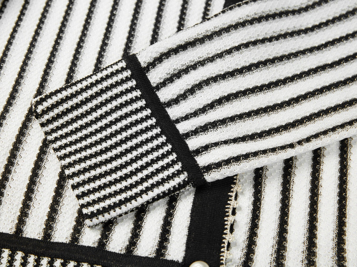 Classic Straight-Cut Mulberry Silk Knit Cardigan | White/Black