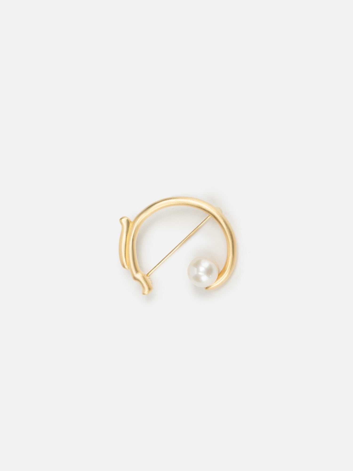 C-Shaped Zodiac Pearl Brooch | Copper/Fresh Water Pearls