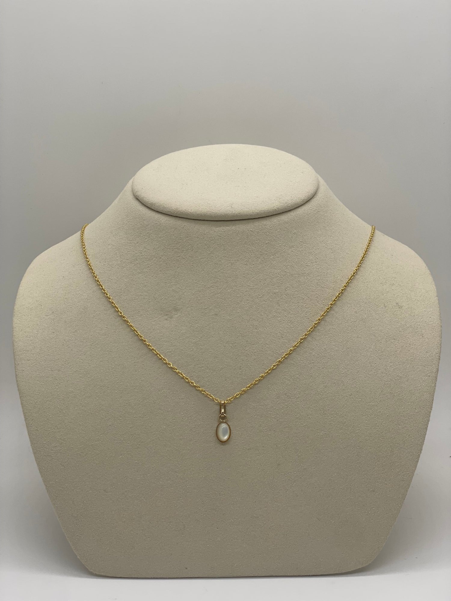 Oval Mother of Pearl Necklace