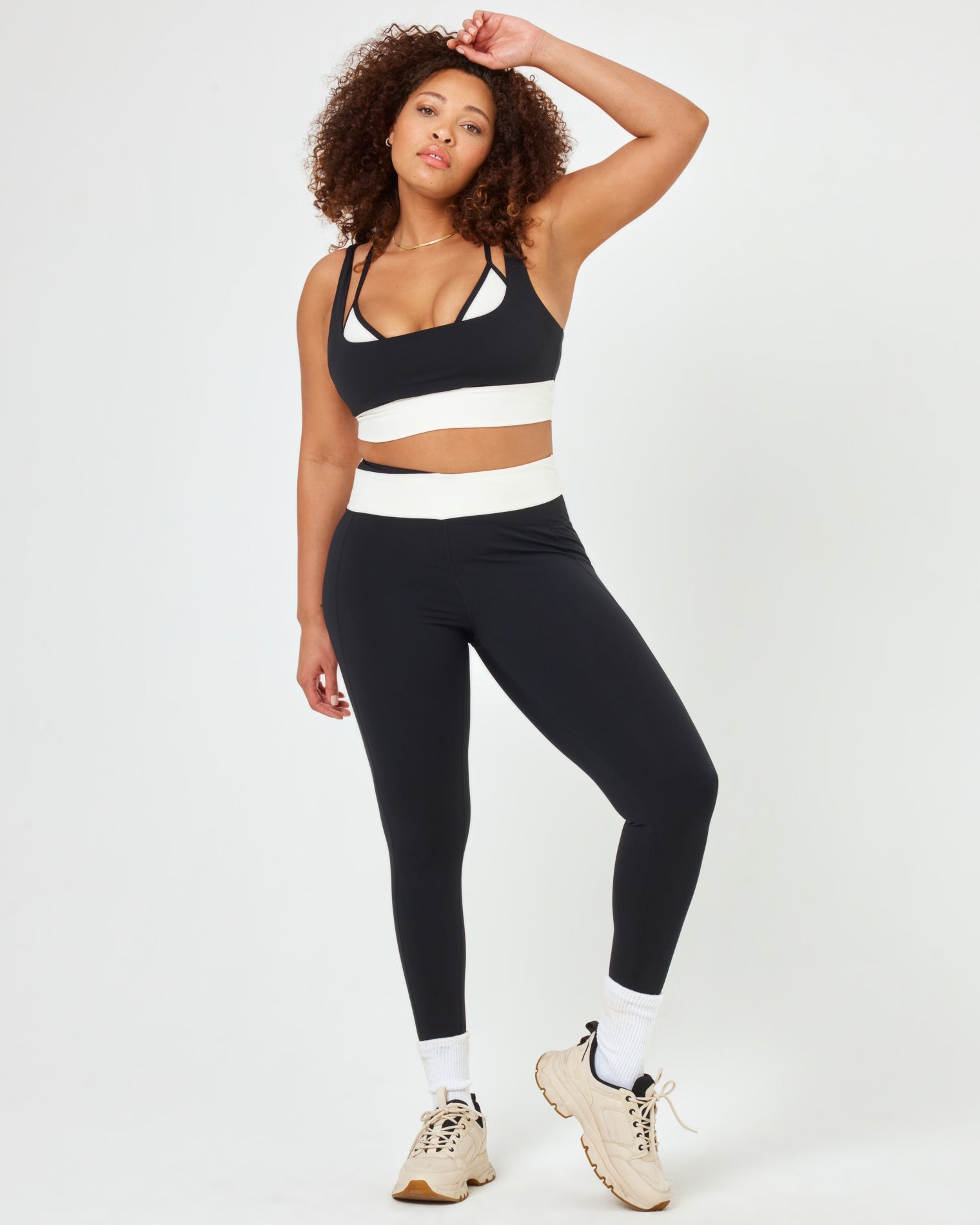 Black-Cream | Model: Amber (size: XL)