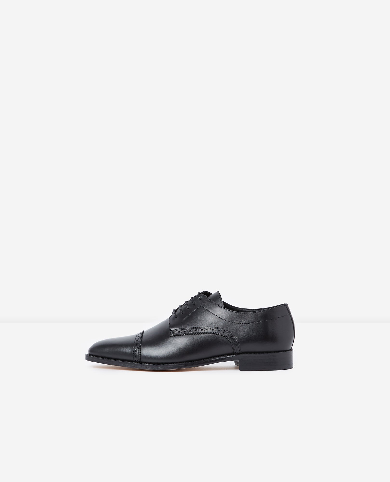 Classic Brogues In Mat Leather | Women | Black