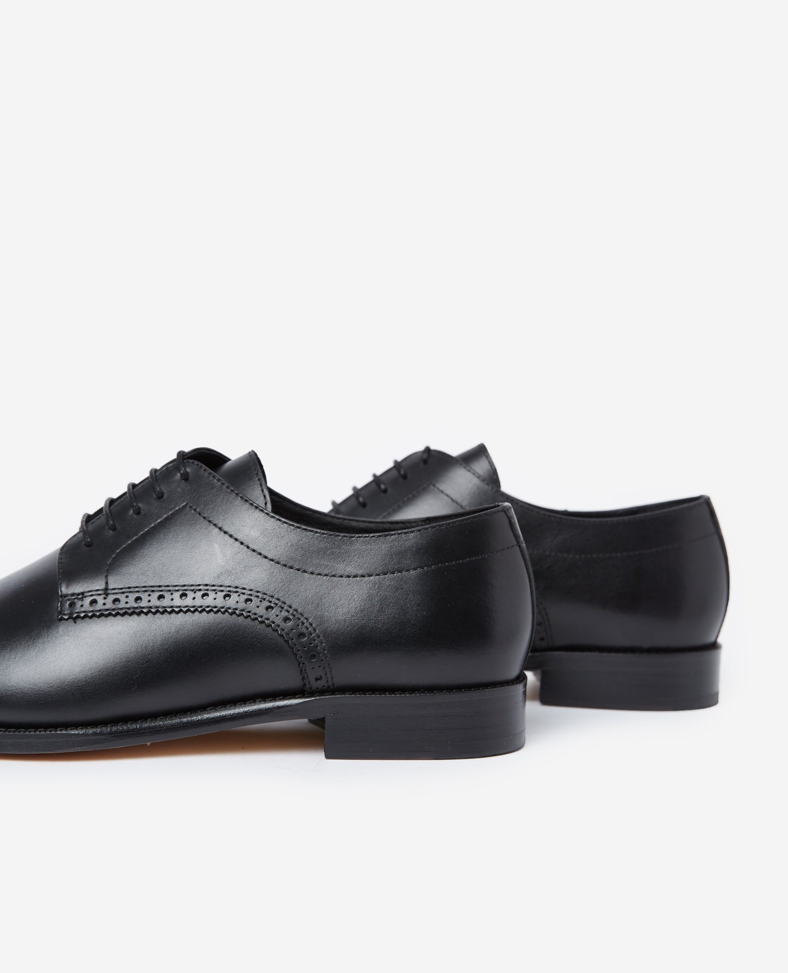 Classic Brogues In Mat Leather | Women | Black