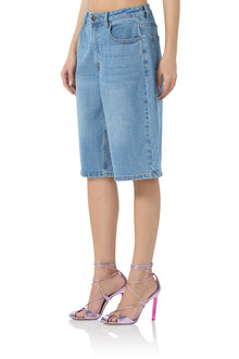 women's low rise baggy jorts in blue denim wash