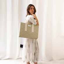 Anissa with Canva-Large-Outfit-1-Wicker-Wings-Wicker-Bag-Bucket-Bag-Bags-for-Women-Designer-Handbags-Beach-Bag-Summer-Bag-Straw-Bag-Black-Bag-Crossbody-Bag-Mini-Bag-Leather-Handbags-Purse