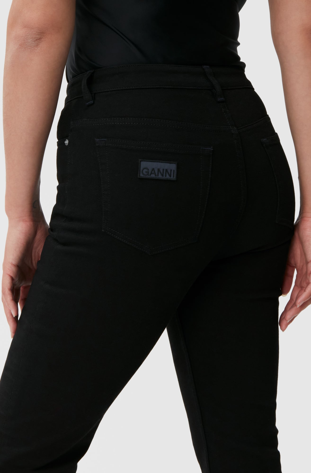 Stretch Cropped Jeans | Black/Black