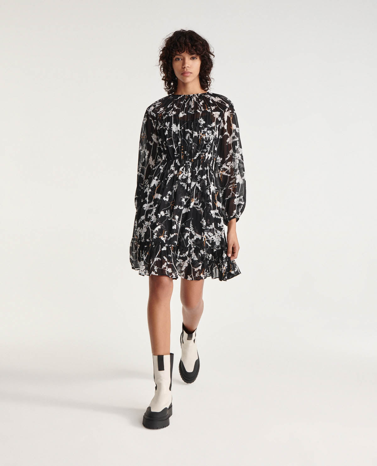 Short Floral Print Dress With Gathers | Women | Black