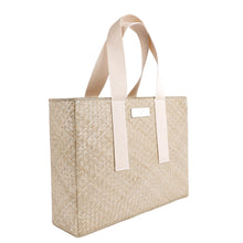 Anissa with Canva-Large-Outfit-1-Wicker-Wings-Wicker-Bag-Bucket-Bag-Bags-for-Women-Designer-Handbags-Beach-Bag-Summer-Bag-Straw-Bag-Black-Bag-Crossbody-Bag-Mini-Bag-Leather-Handbags-Purse