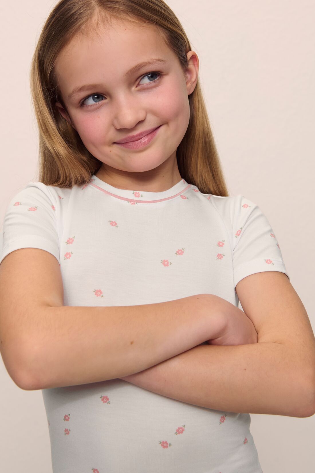 Model is wearing the Kids Printed TENCEL Modal Unisex Short PJ Set in Summer Daisy/Pale Mauve