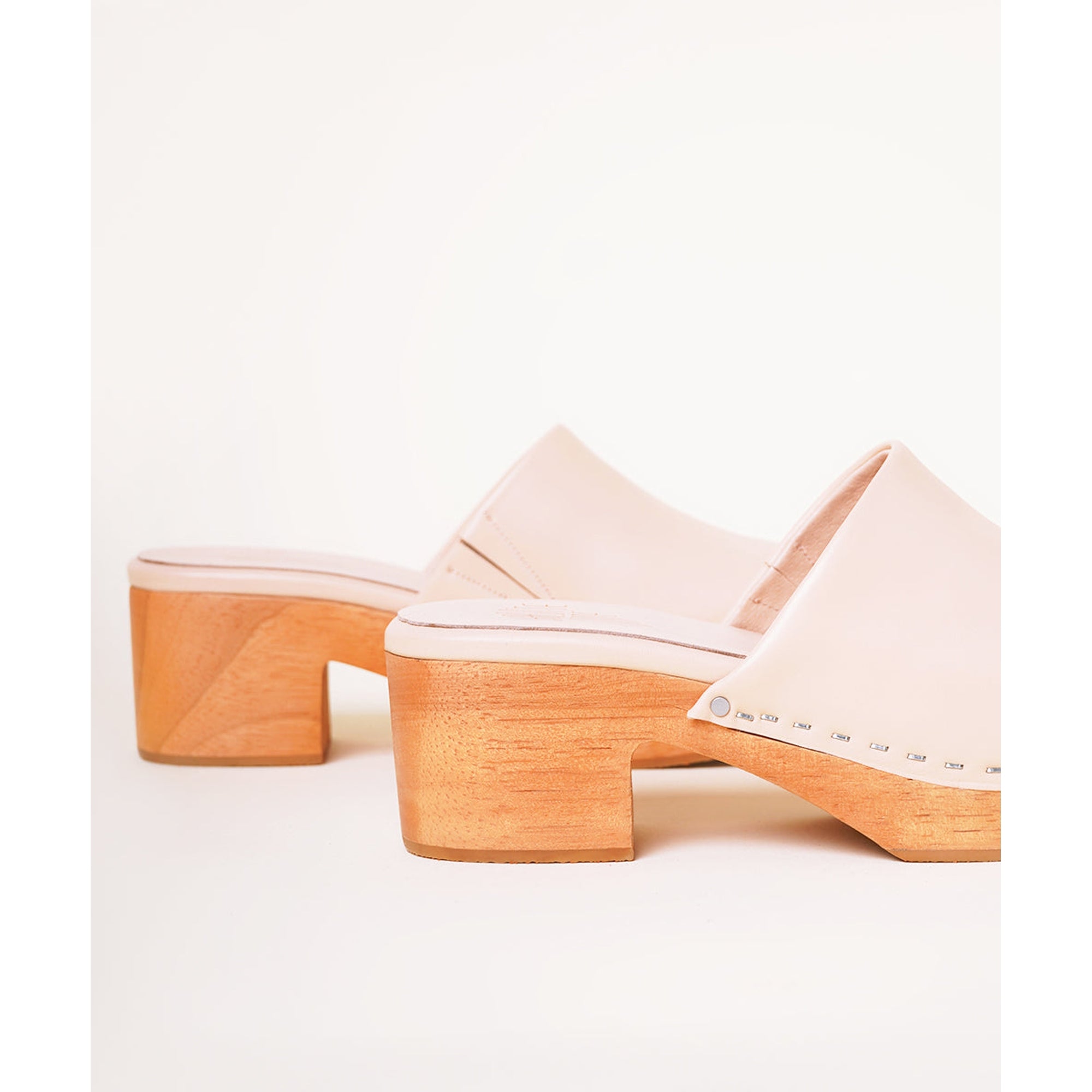 Martino Low Heel Wooden Clog | Bisque