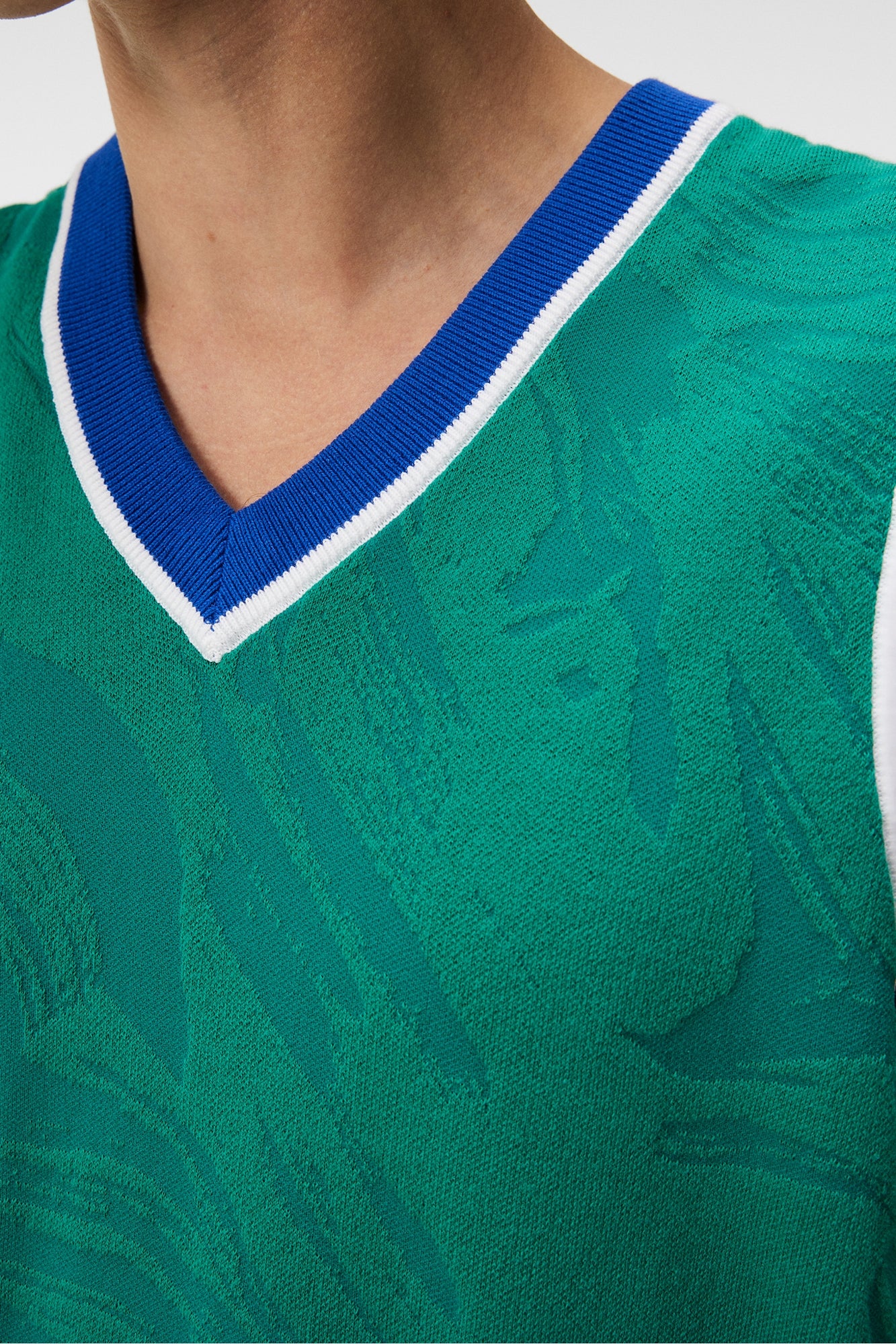 Men | Finely Knitted Vest | Proud Peacock