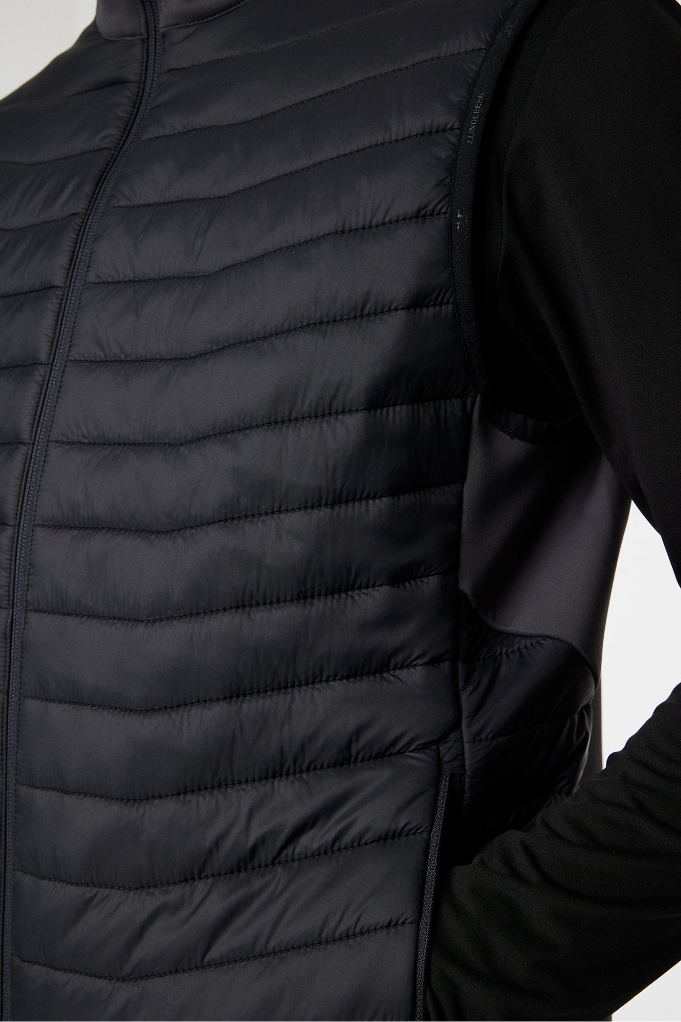 Men | Holden Quilt Hybrid Vest | Asphalt