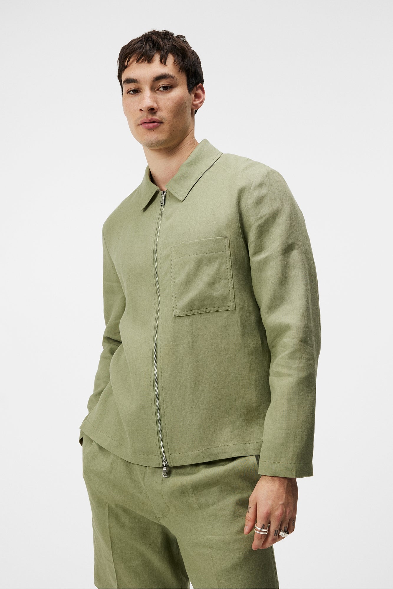 Men | Julius Linen Overshirt | Oil Green