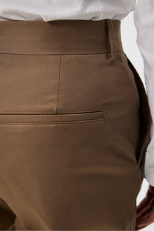 Men | Lois Cotton Twill Pant | Walnut