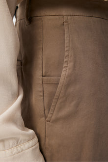 Men | Lois Twill Flex Pants | Walnut