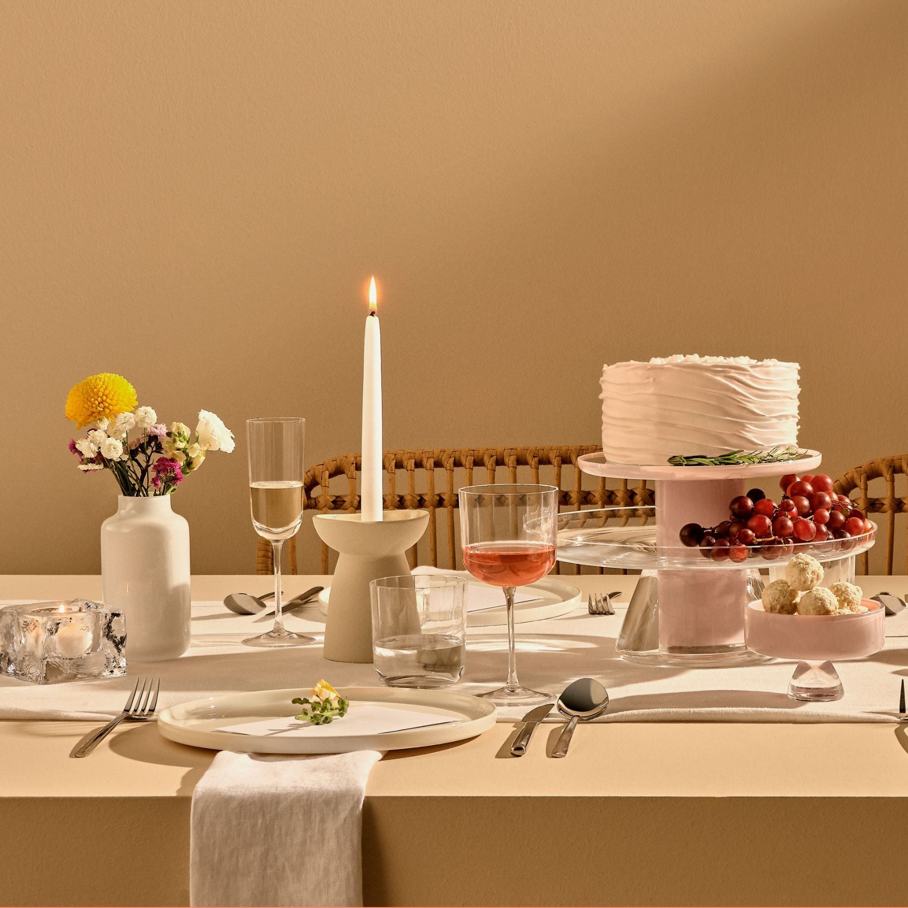 Bloom Cake Stand With Dome | Clear Crystal