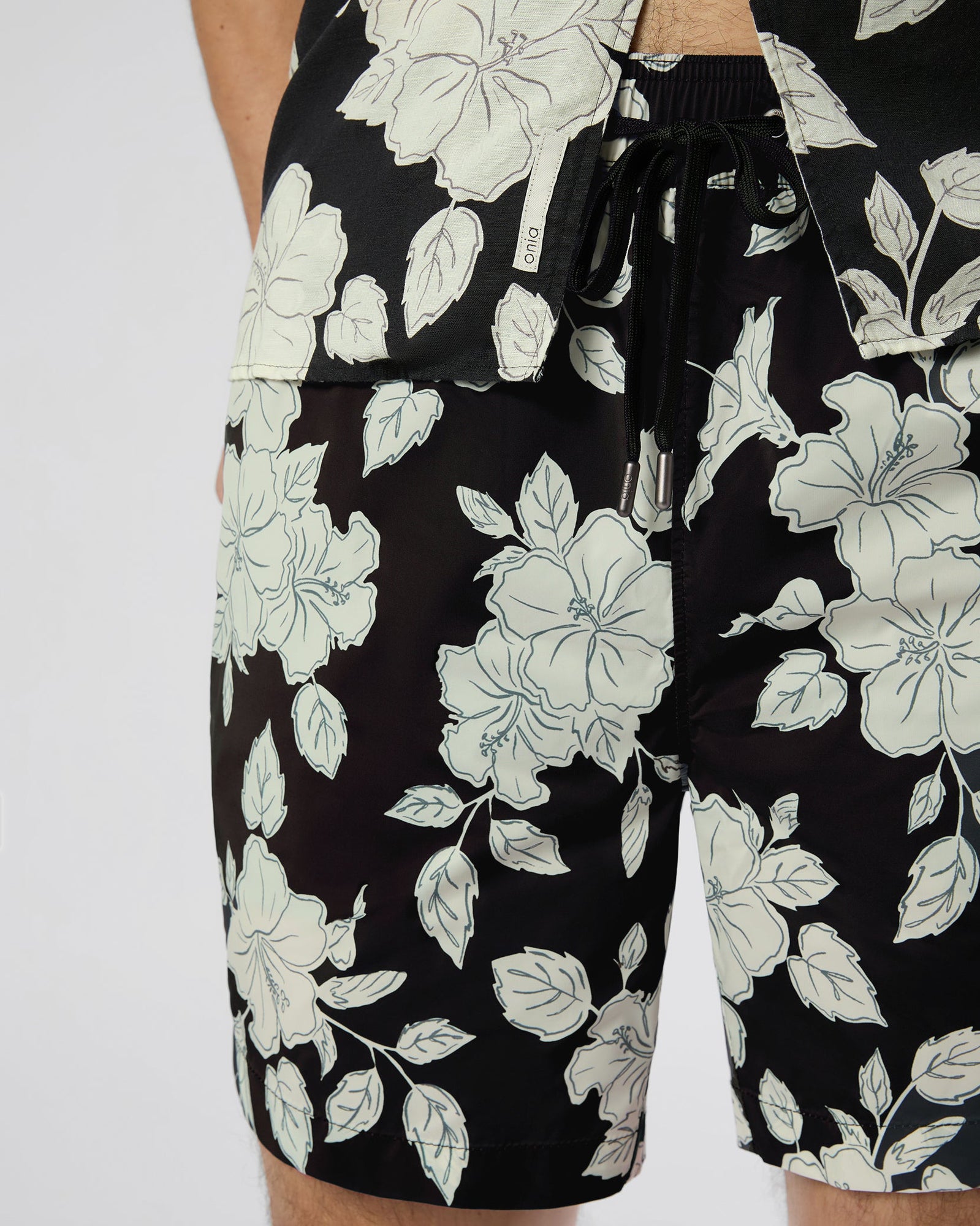 Mens | Charles 7" Swim Trunk | Black/Off White