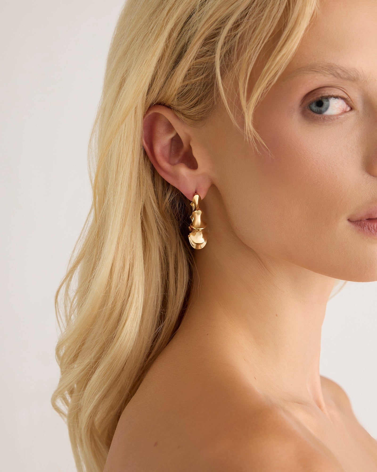 1" Murphy Mini Hoops earring - close-up detail | small gold hoops