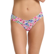 Signature Lace Low Rise Thong | Paint And Pour (White)
