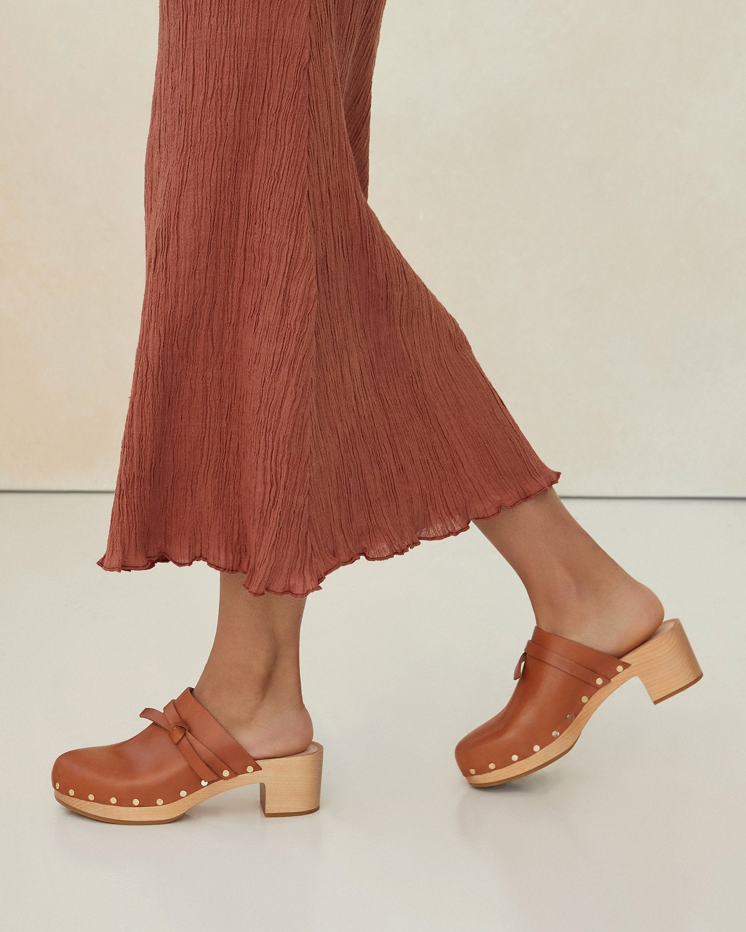 Color: Cognac