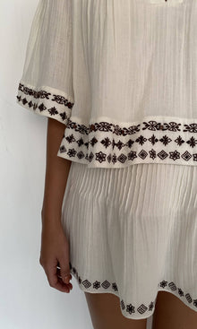 Rococo Sand | Taz Double Gauze Pintucks Detail Top | White