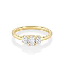 Women | The Michelle Oval Three–Stone Engagement Ring | 14k Yellow Gold