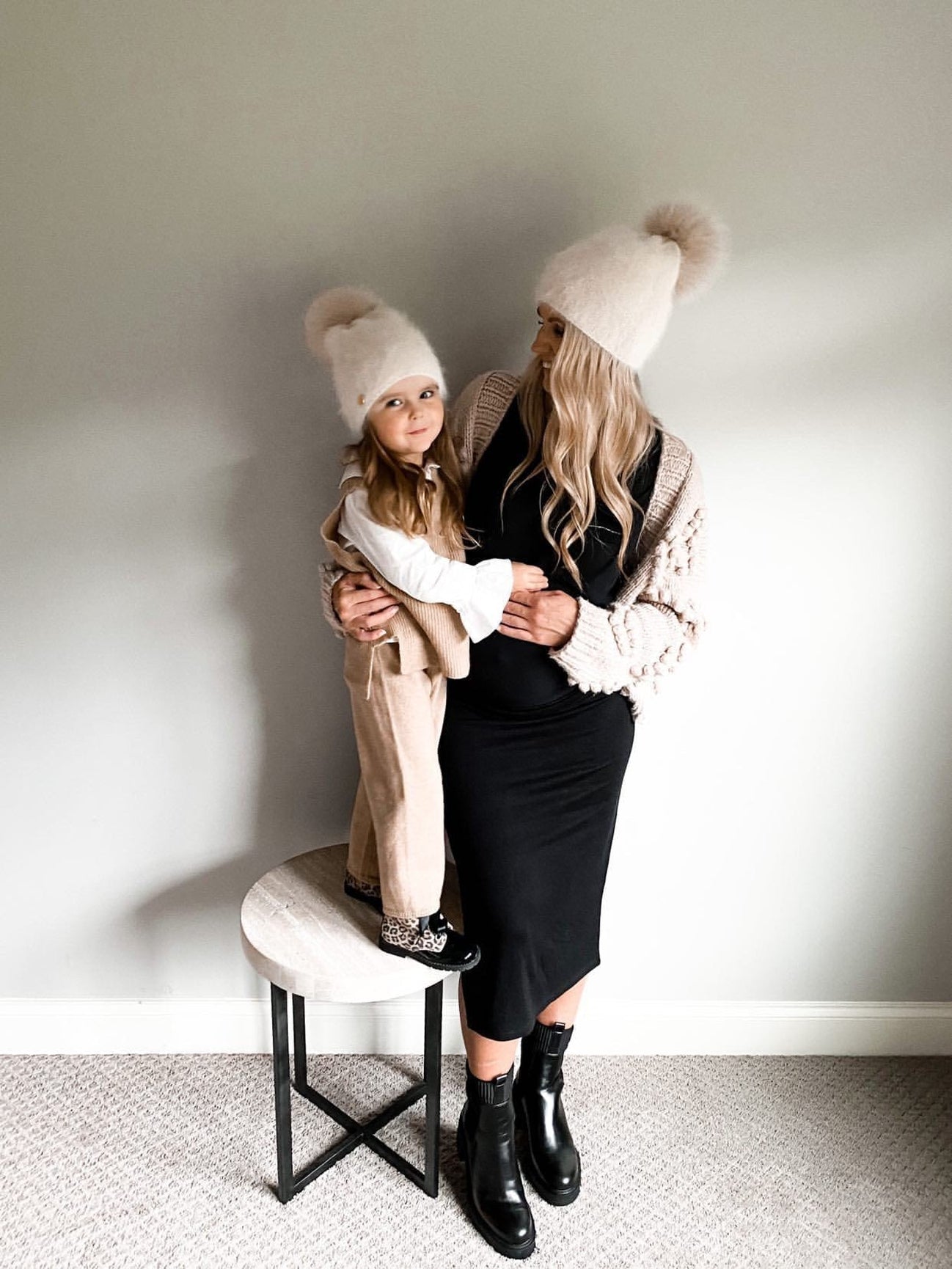 Unisex | Vanya Adult Beige Cashmere Fox Fur Beanie Hat | Oatmeal