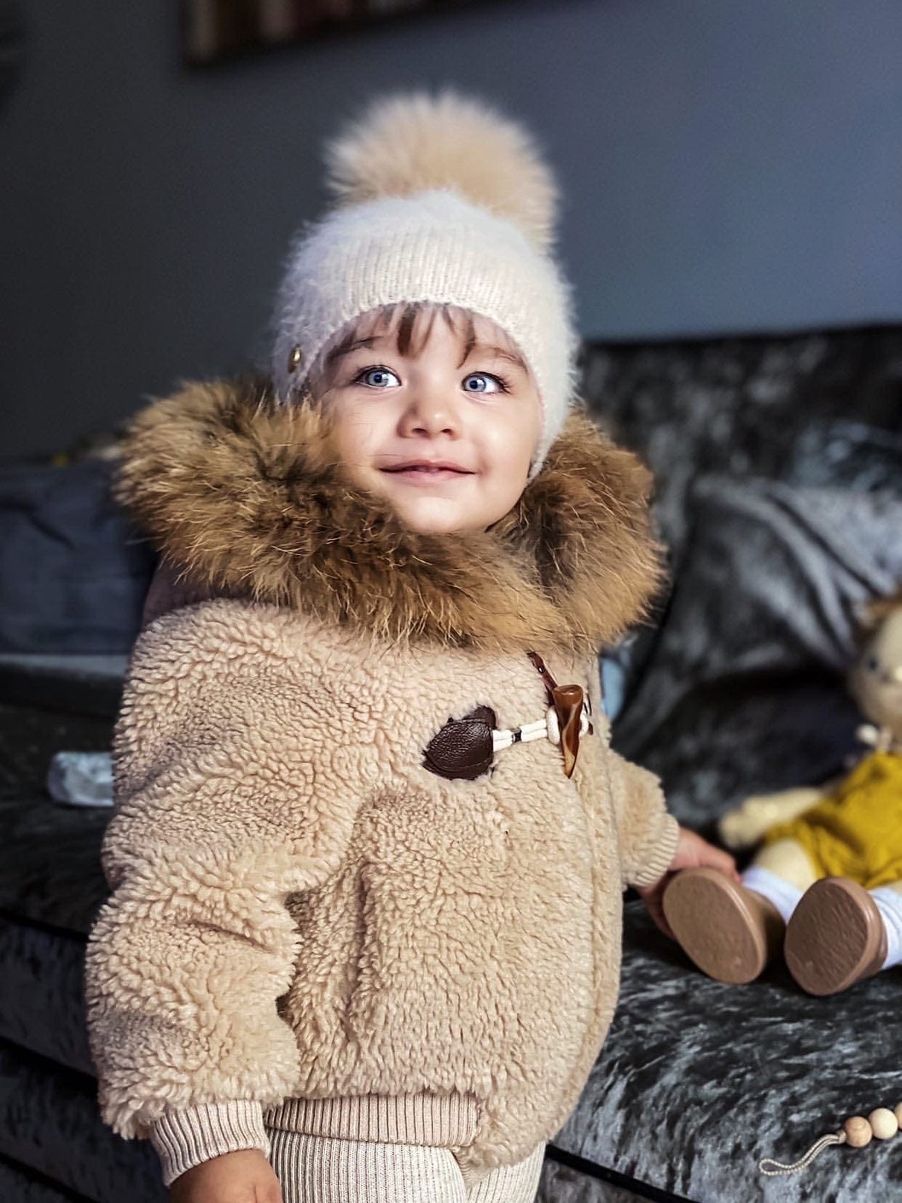 Unisex | Vanya Beige Cashmere Kids' Fox Fur Beanie Hat | Oatmeal