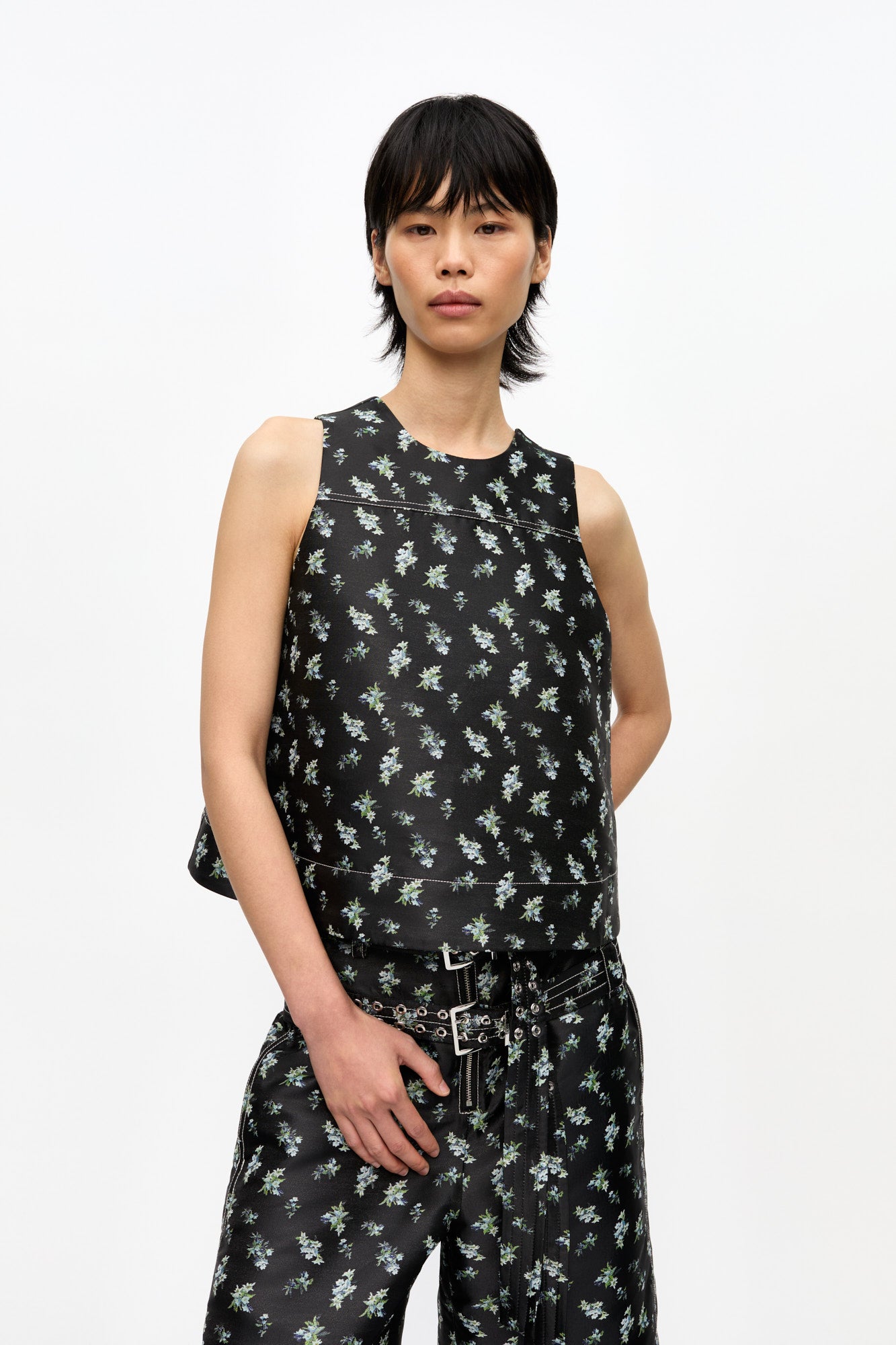 Floral Jacquard Sleeveless Top | Black