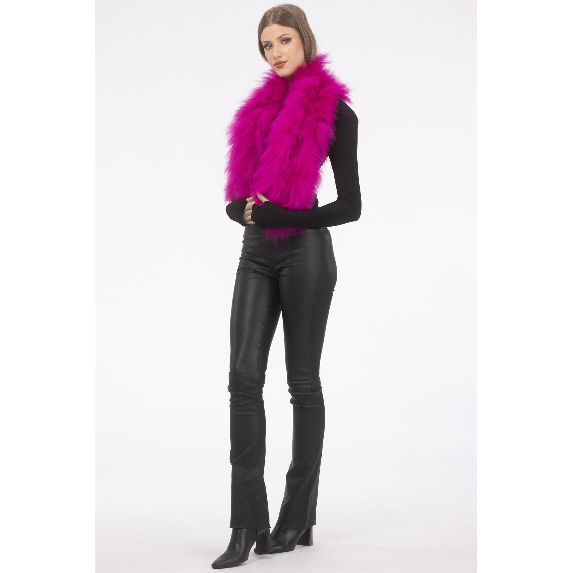 Women | Select Lamb Pull-Through Scarf | Fuschia