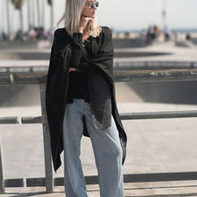 Unisex | Vienna Cape | Black / Charcoal