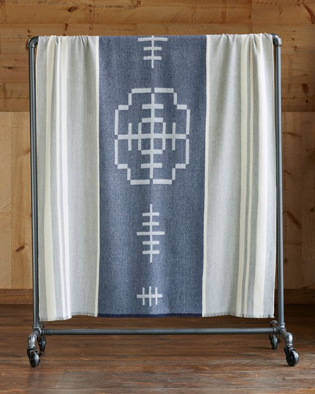 Mazing Throw | Light Grey