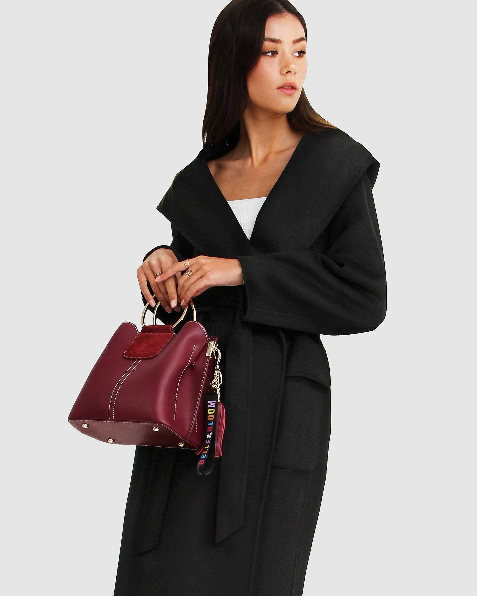 runaway-black-robe-coat-bag_f7f28937-0e17-435a-a28f-e347a4a94514.jpg