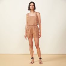 Front view of model wearing the poplin paperbag shorts in sahara.