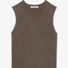 Packshot image of the avery top in safari | Still | Exclude