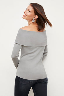 Front image of a woman wearing the Dae Top in Pale Gray | Grid Hover | Exclude